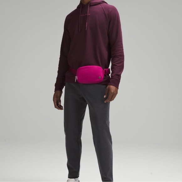 🍋 Lululemon Everywhere Belt Bag in Berry FINAL OFFER - Picture 8 of 16